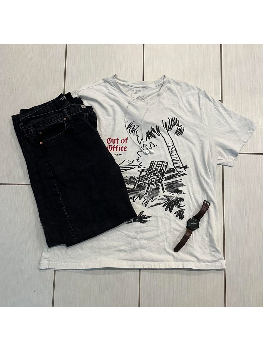 Old Navy Out of Office Graphic T-Shirt